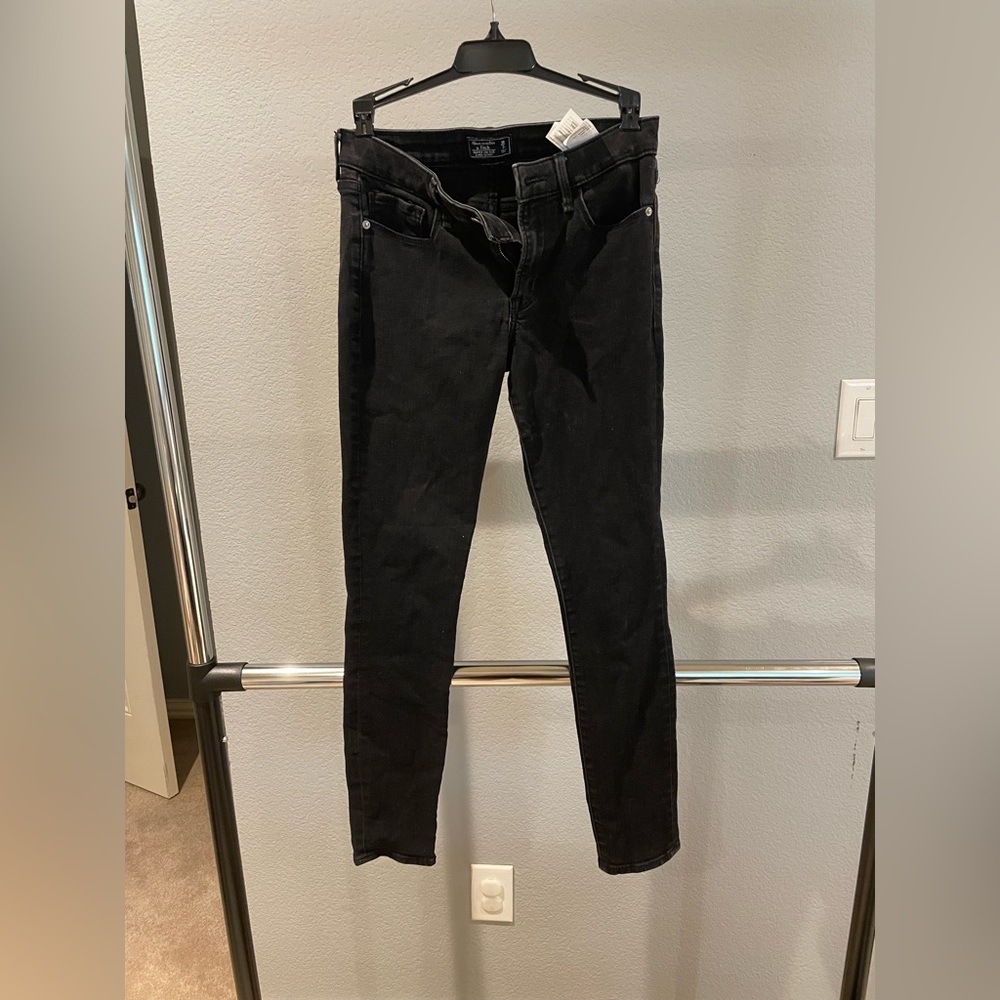 Black A&F skinny jeans